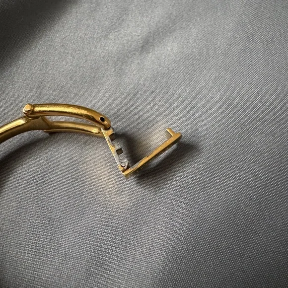 Gucci 1500L Bangle Watch - gold and black - Picture 6 of 9